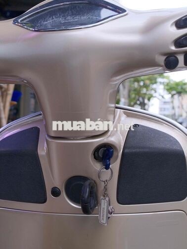 Piaggio Vespa GTS 125 ABS iGet 2019 màu trắng