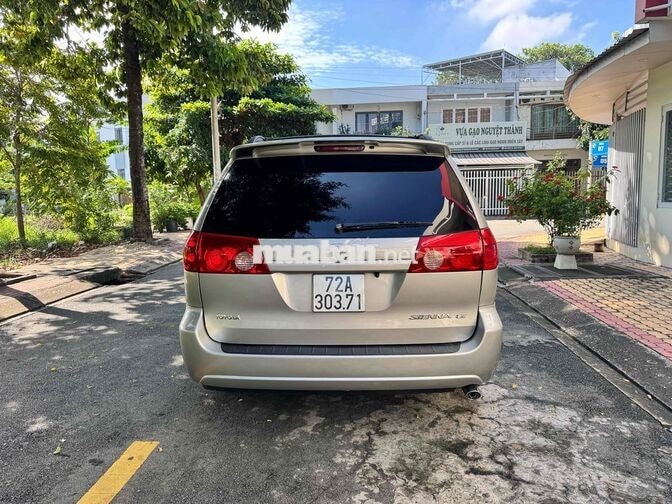 Gia đình cần bán TOYOTA SIENNA 2010 LE