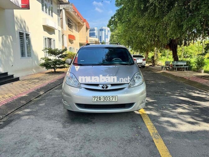 Gia đình cần bán TOYOTA SIENNA 2010 LE