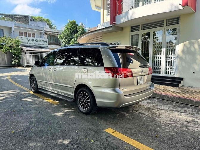 Gia đình cần bán TOYOTA SIENNA 2010 LE