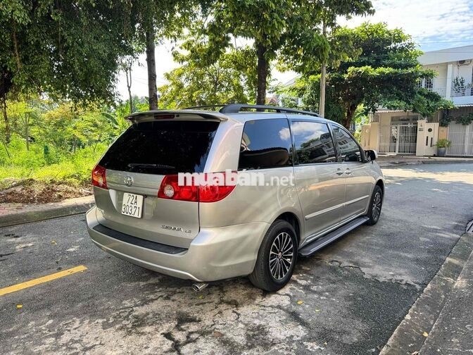 Gia đình cần bán TOYOTA SIENNA 2010 LE