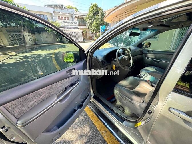 Gia đình cần bán TOYOTA SIENNA 2010 LE