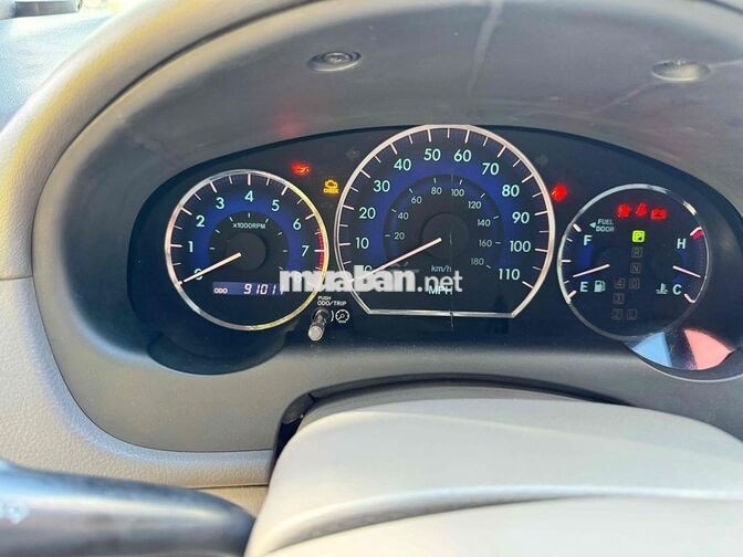 Gia đình cần bán TOYOTA SIENNA 2010 LE