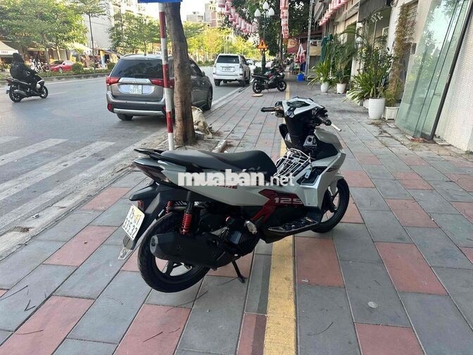 Honda Air Blade 125 2024 6456 km Xám đỏ