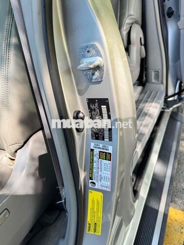 Gia đình cần bán TOYOTA SIENNA 2010 LE