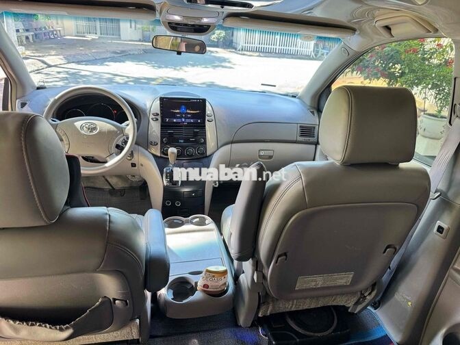 Gia đình cần bán TOYOTA SIENNA 2010 LE