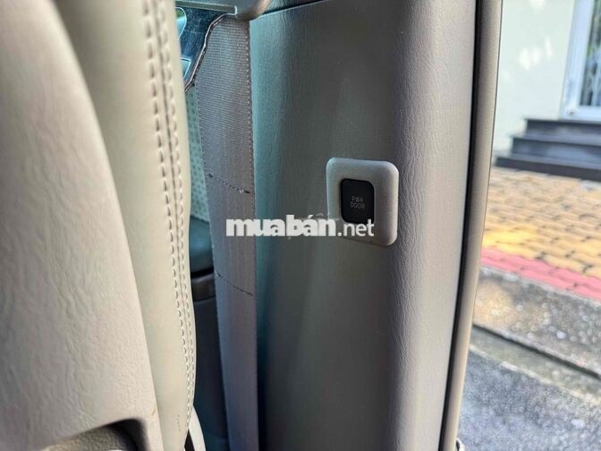 Gia đình cần bán TOYOTA SIENNA 2010 LE