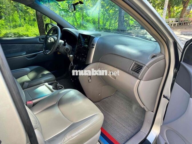 Gia đình cần bán TOYOTA SIENNA 2010 LE