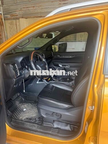FORD RANGER WILDTRAK 2023 9 VẠN KM VÀNG ĐỒNG