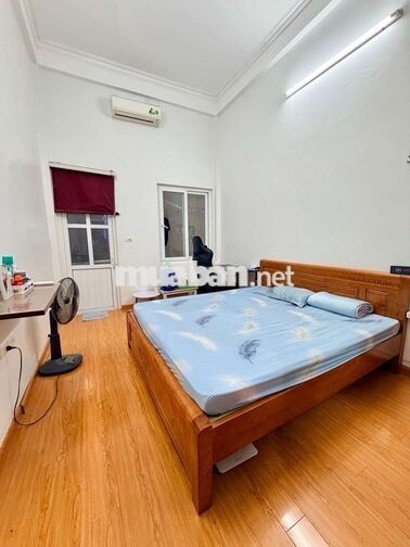 Thái Hà ngõ thông ôtô đỗ gần cổng nhà , 33m ,4 tầng , 4 ngủ , 