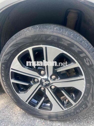 Mitsubishi Xpander MT Bạc 7 chỗ