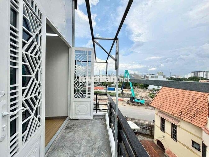PHÒNG DUPLEX BANCOL RỘNG KẾ BÊN ĐẠI HỌC VĂN LANG
