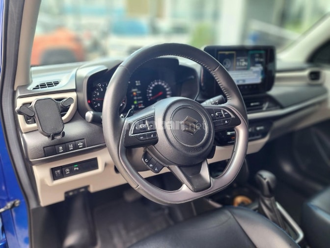 Suzuki Swift GLX Hybrid 2025 màu xanh đen nhập Nhật