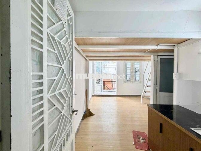 PHÒNG DUPLEX BANCOL RỘNG KẾ BÊN ĐẠI HỌC VĂN LANG