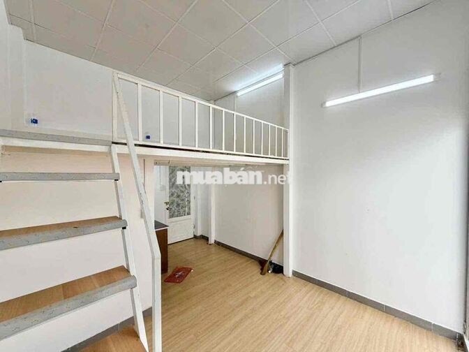 PHÒNG DUPLEX BANCOL RỘNG KẾ BÊN ĐẠI HỌC VĂN LANG