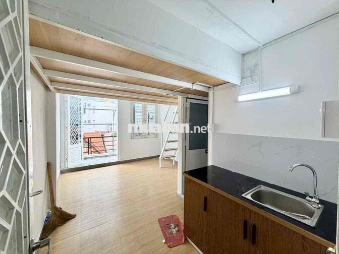 PHÒNG DUPLEX BANCOL RỘNG KẾ BÊN ĐẠI HỌC VĂN LANG