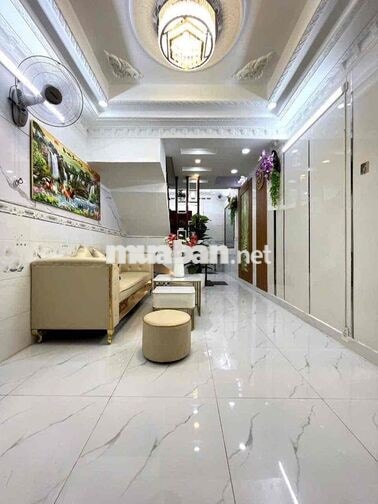 Bán nhà có sân thượng , 3 lầu hẻm thoáng gần đường lộ lớn và xe hơi tớ