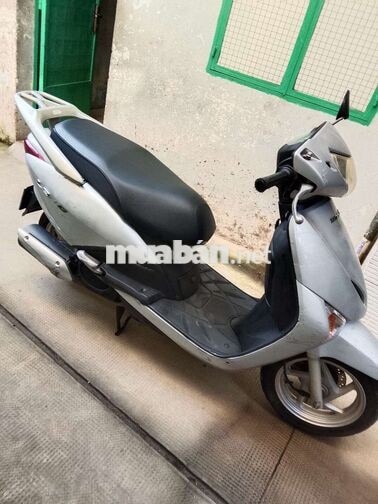 Honda Lead màu trắng
