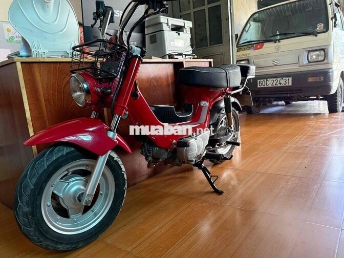 Honda Chaly màu đỏ