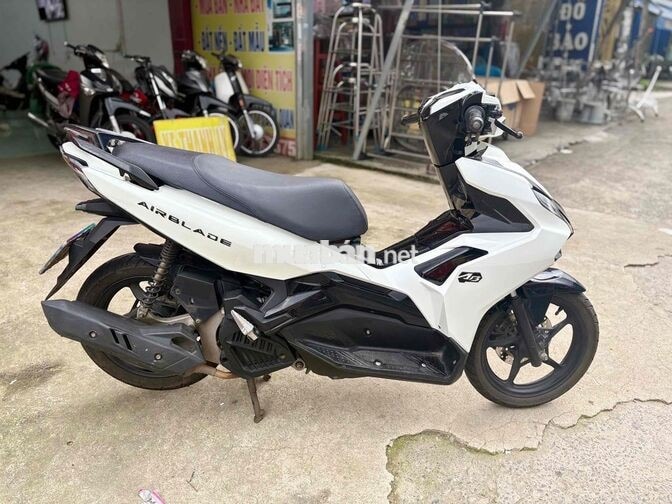 HONDA AIR BLADE 2021 TRẮNG ĐEN. Chính chủ kí giấy