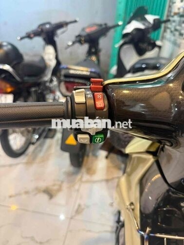 Honda Wave Alpha màu vàng đồng