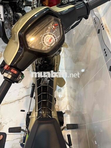 Honda Wave Alpha màu vàng đồng