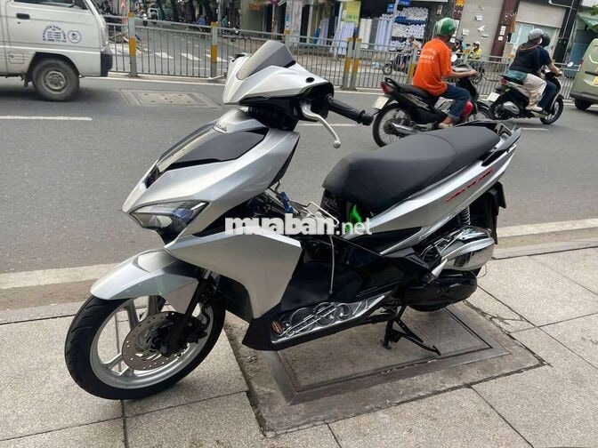 Honda Air Blade 2017 bạc đen