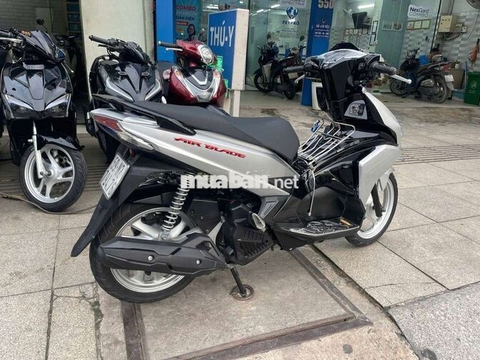 Honda Air Blade 2017 bạc đen