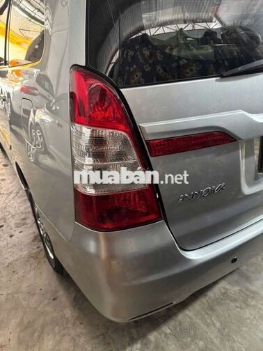 Toyota Innova E 7 chỗ Bạc