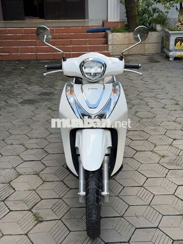 Honda SH Mode màu trắng