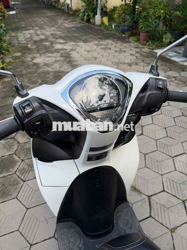Honda SH Mode màu trắng