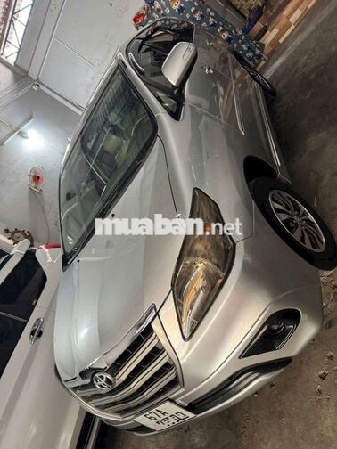 Toyota Innova E 7 chỗ Bạc