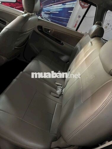 Toyota Innova E 7 chỗ Bạc
