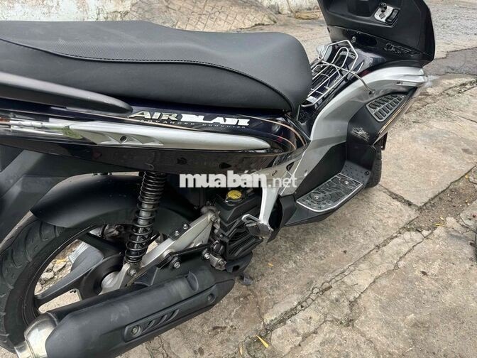 2 em  Honda Air Blade 2009 đỏ và đen