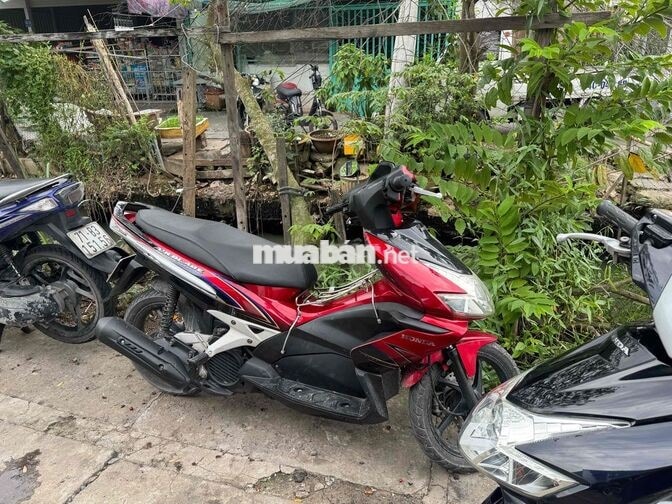 2 em  Honda Air Blade 2009 đỏ và đen