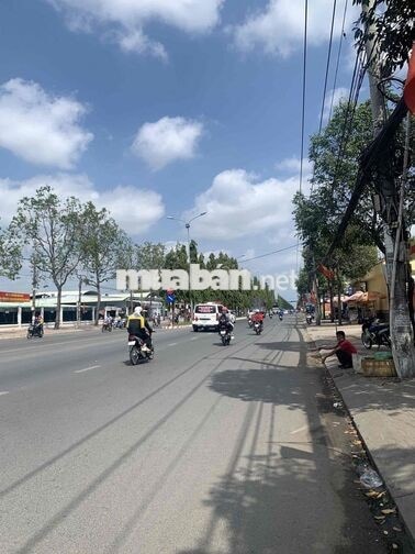 Nhà 4x11m mặt tiền Nguyễn Văn Cừ