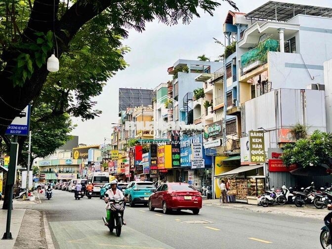 Vị trí đẹp - MT Thành Thái Quận 10 | Kết cấu : trệt + 2 lầu | Giá 65tr
