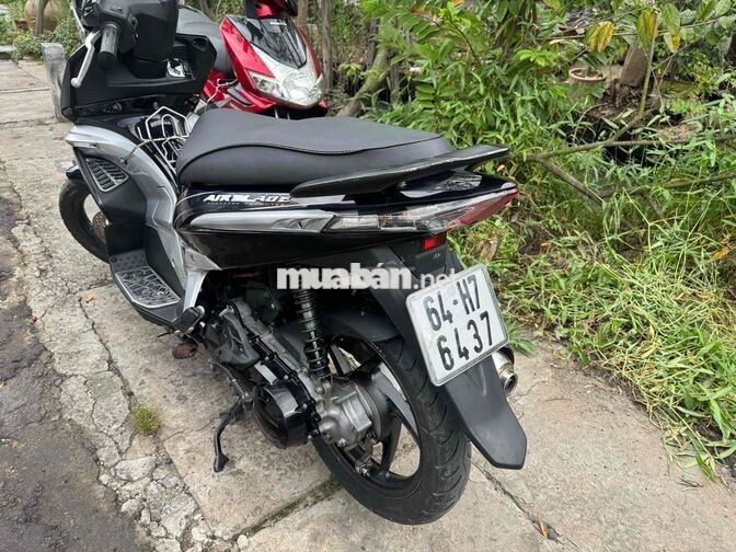 2 em  Honda Air Blade 2009 đỏ và đen