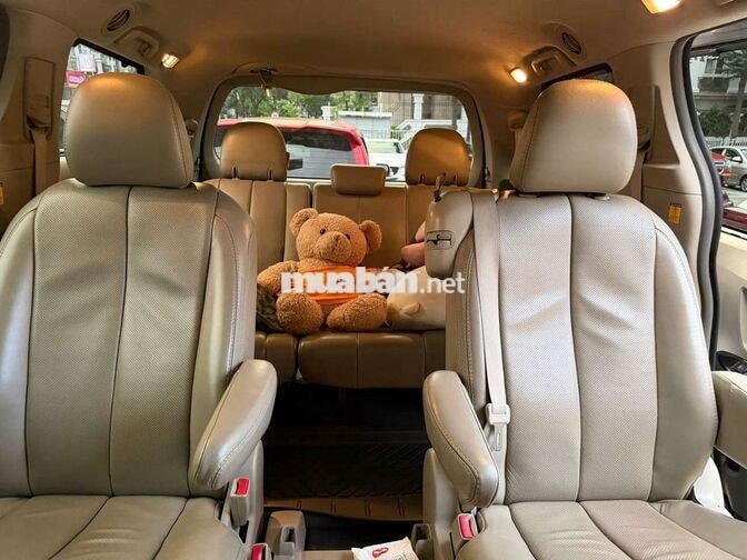 Toyota Sienna 2010 LE Bạc 7 chỗ
