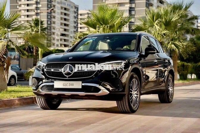 GLC 200 4MATIC chỉ 1.7xx triệu. SUV Đức mới 2 cầu