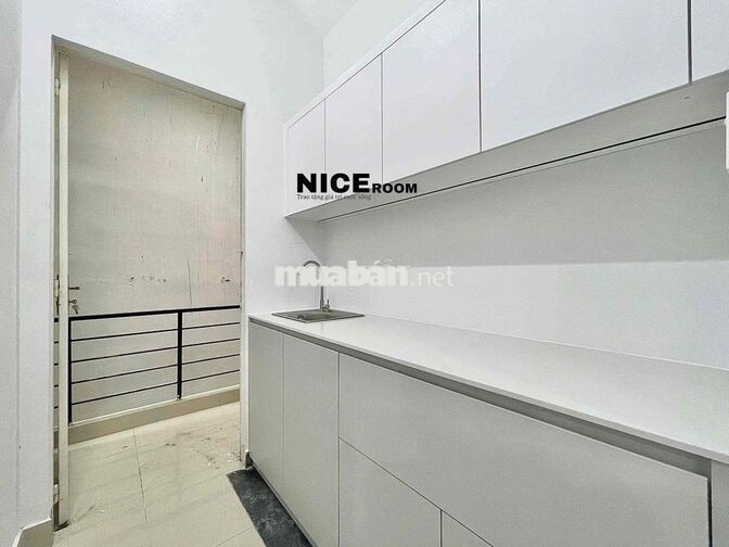 CĂN HỘ TÁCH BẾP BAN CÔNG MÁY GIẶT RIÊNG NGAY METRO VĂN THÁNH