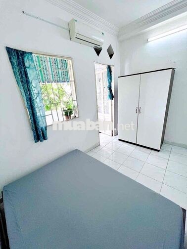 PHÒNG BAN CÔNG SAU, CỬA SỔ THOÁNG – GIÁ CHỈ 3,2 TRIỆU/THÁNG