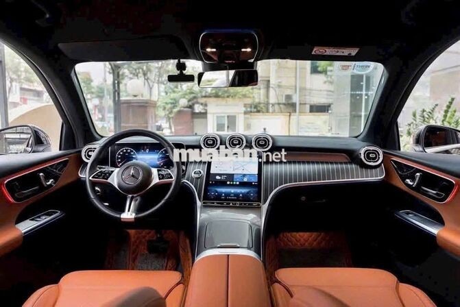 GLC 200 4MATIC chỉ 1.7xx triệu. SUV Đức mới 2 cầu