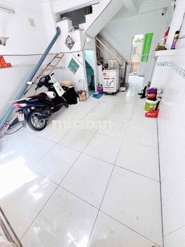 PHÒNG BAN CÔNG SAU, CỬA SỔ THOÁNG – GIÁ CHỈ 3,2 TRIỆU/THÁNG