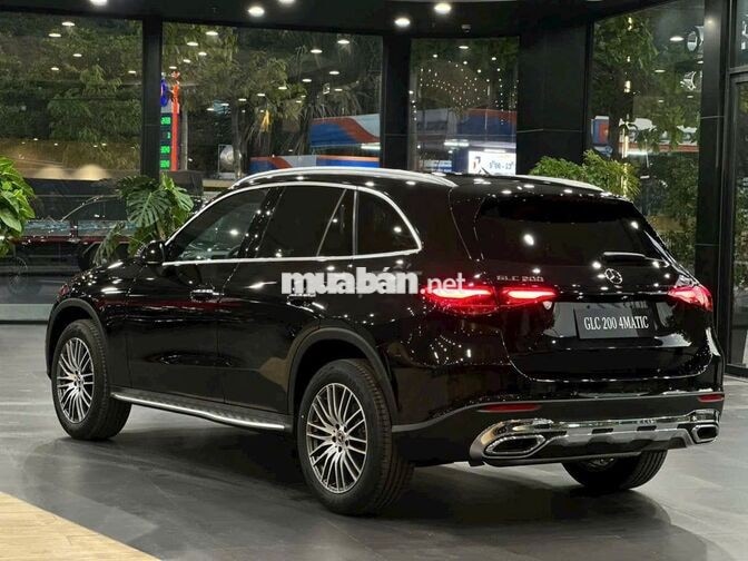 GLC 200 4MATIC chỉ 1.7xx triệu. SUV Đức mới 2 cầu