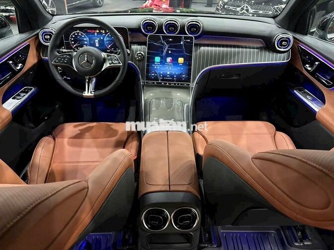 GLC 200 4MATIC chỉ 1.7xx triệu. SUV Đức mới 2 cầu