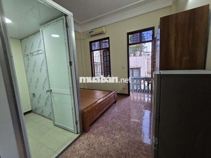 chính chủ cho thuê phòng 18m full nội thất có ban công, sát Hồ Tây
