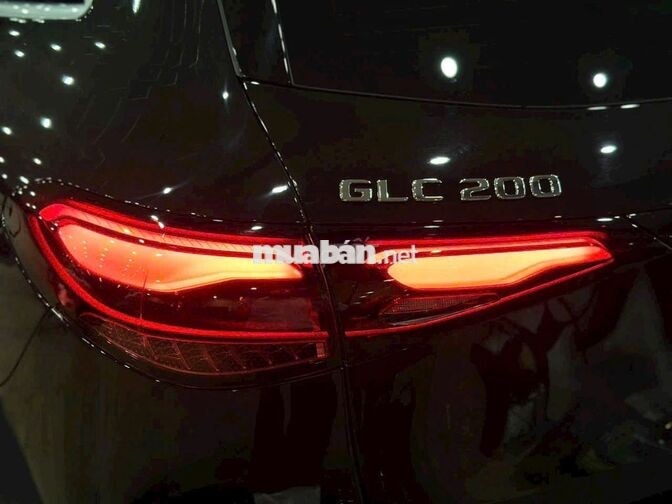 GLC 200 4MATIC chỉ 1.7xx triệu. SUV Đức mới 2 cầu
