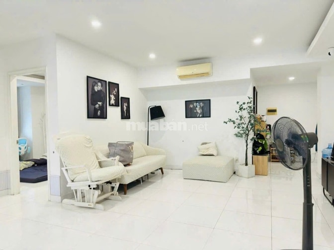 Chung cư CTL- Dương Thị Giang căn góc 3p ngủ, NTCC giá 12,5tr/tháng.