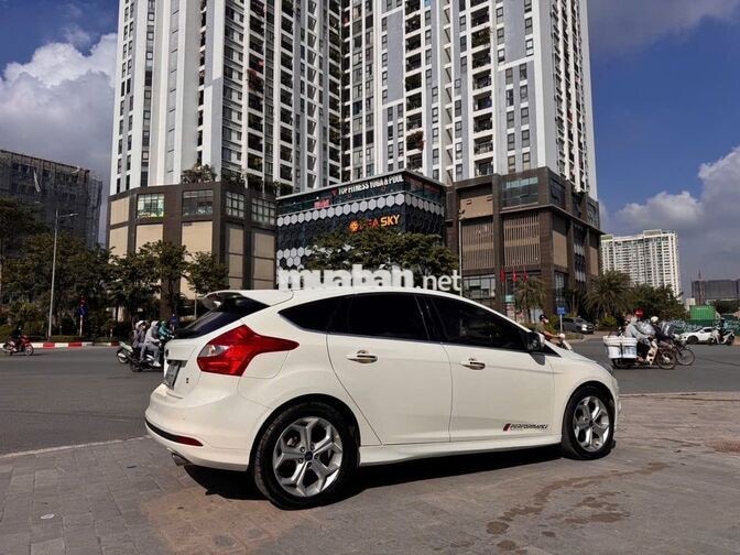 Ford Focus 2.0S Sport 2014 110.000km Trắng